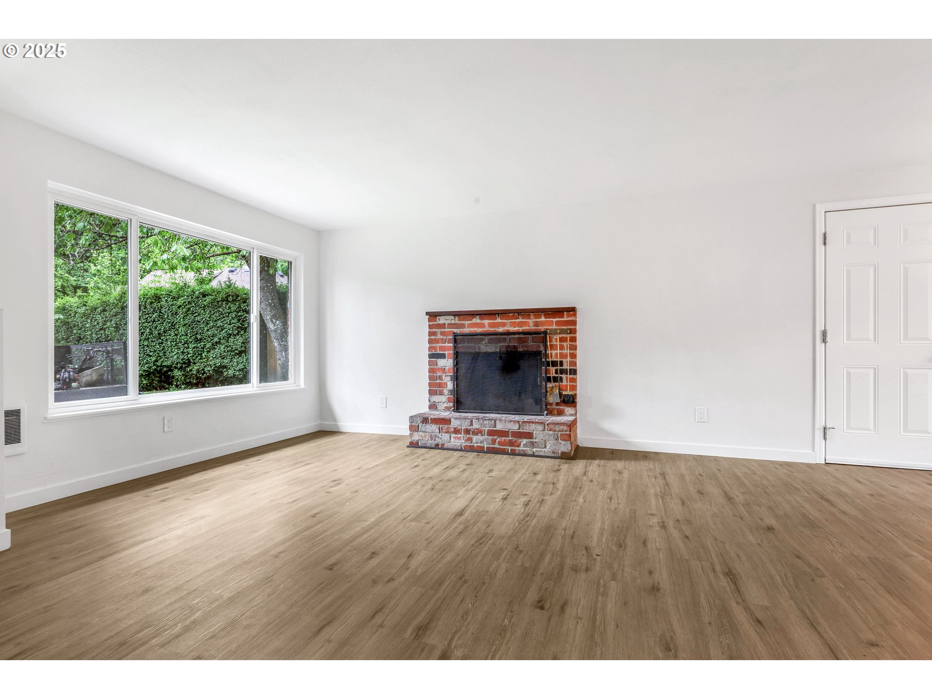 3941 Southwest Plum Street Portland, OR 97219 - Photo 4 of 20 Gallery Image 4