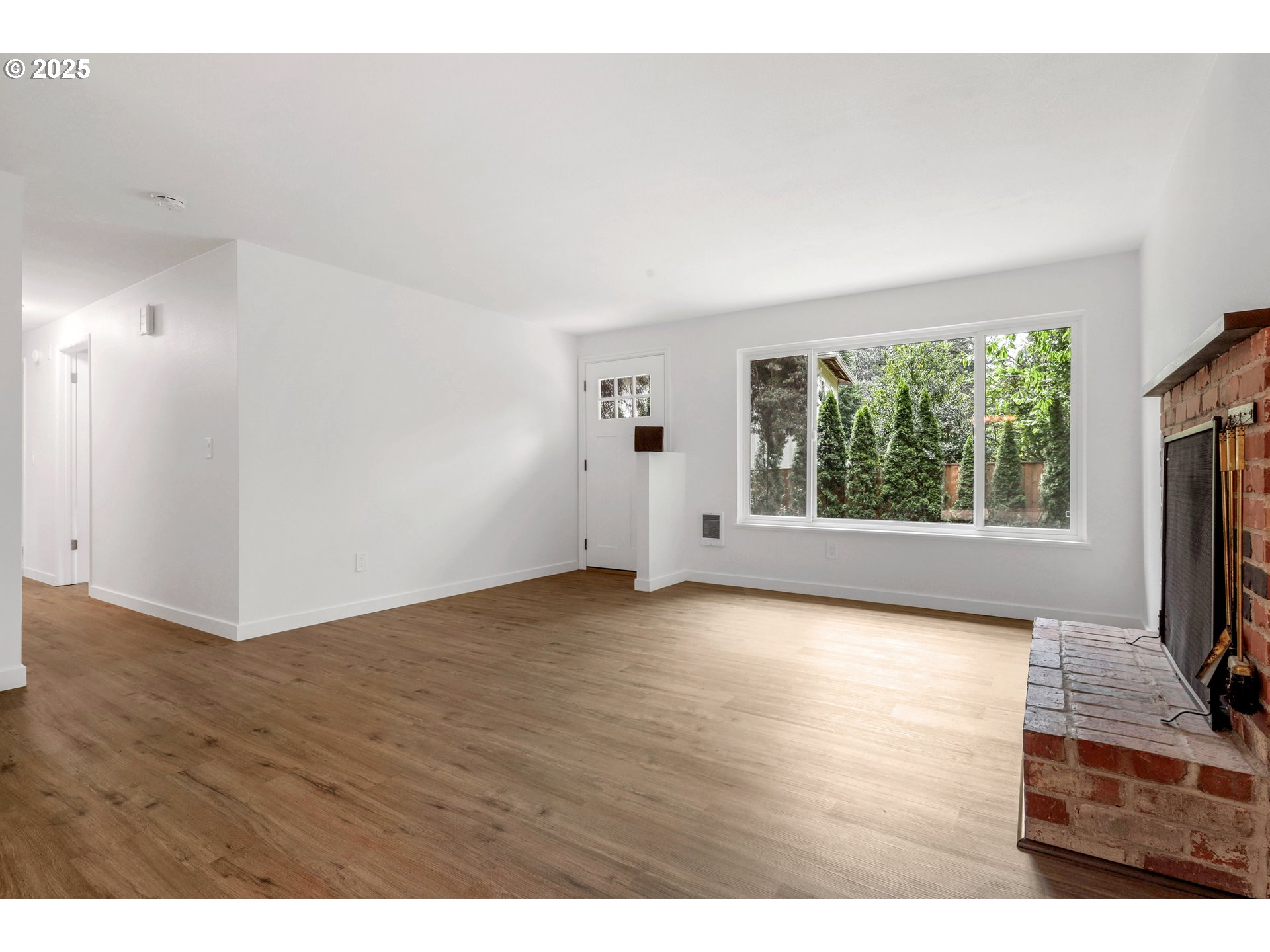 3941 Southwest Plum Street Portland, OR 97219 - Photo 5 of 20 Gallery Image 5