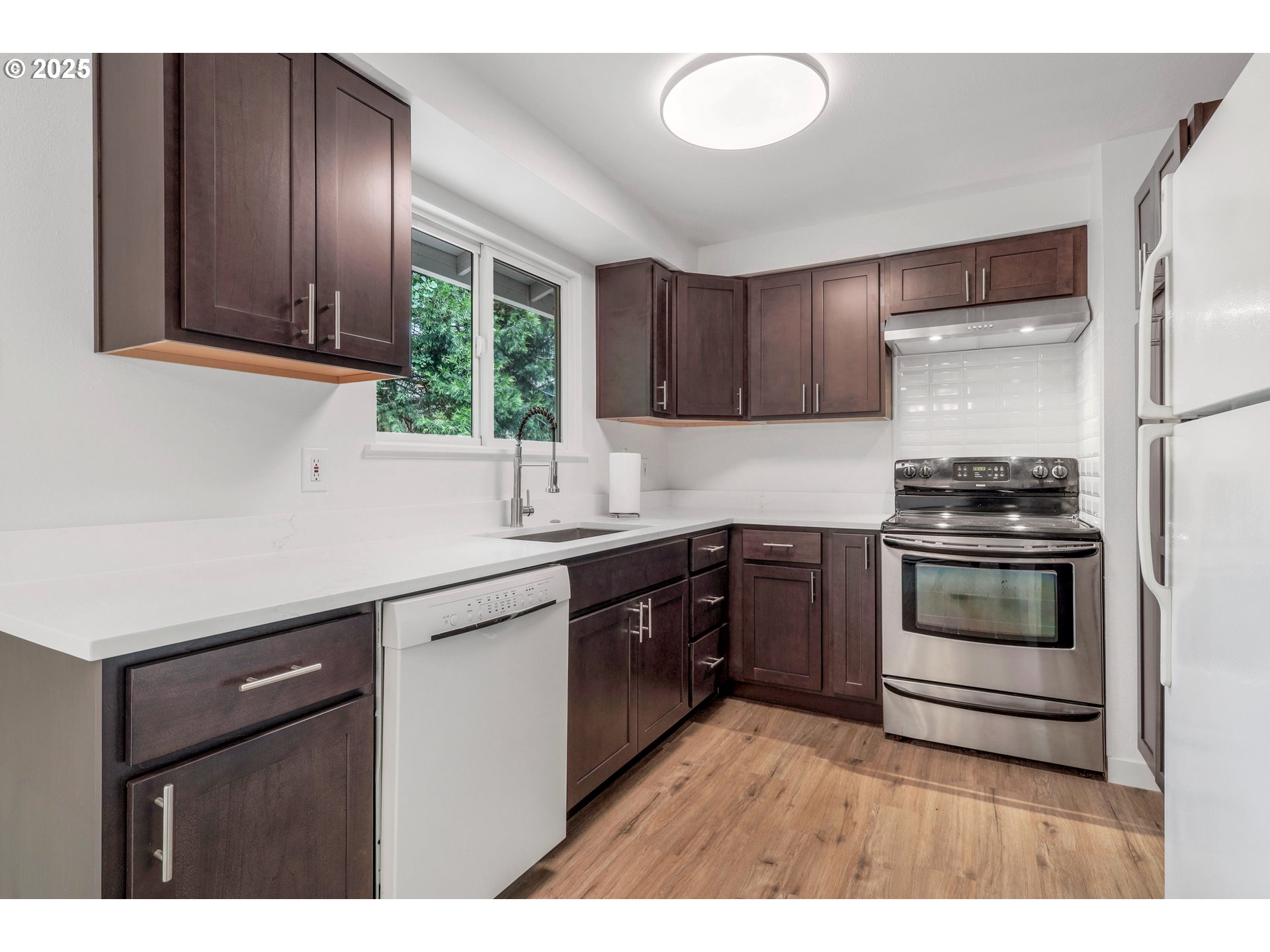 3941 Southwest Plum Street Portland, OR 97219 - Photo 8 of 20 Gallery Image 8