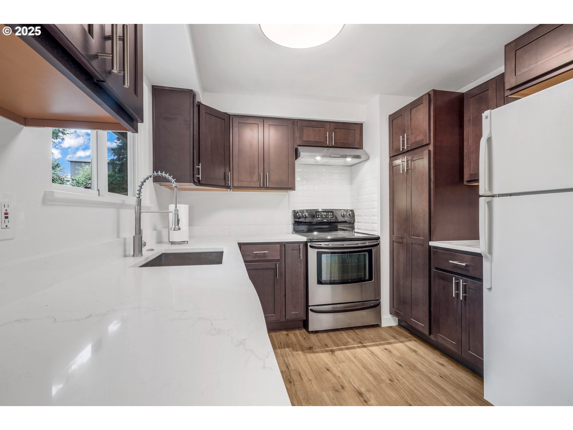 3941 Southwest Plum Street Portland, OR 97219 - Photo 9 of 20 Gallery Image 9