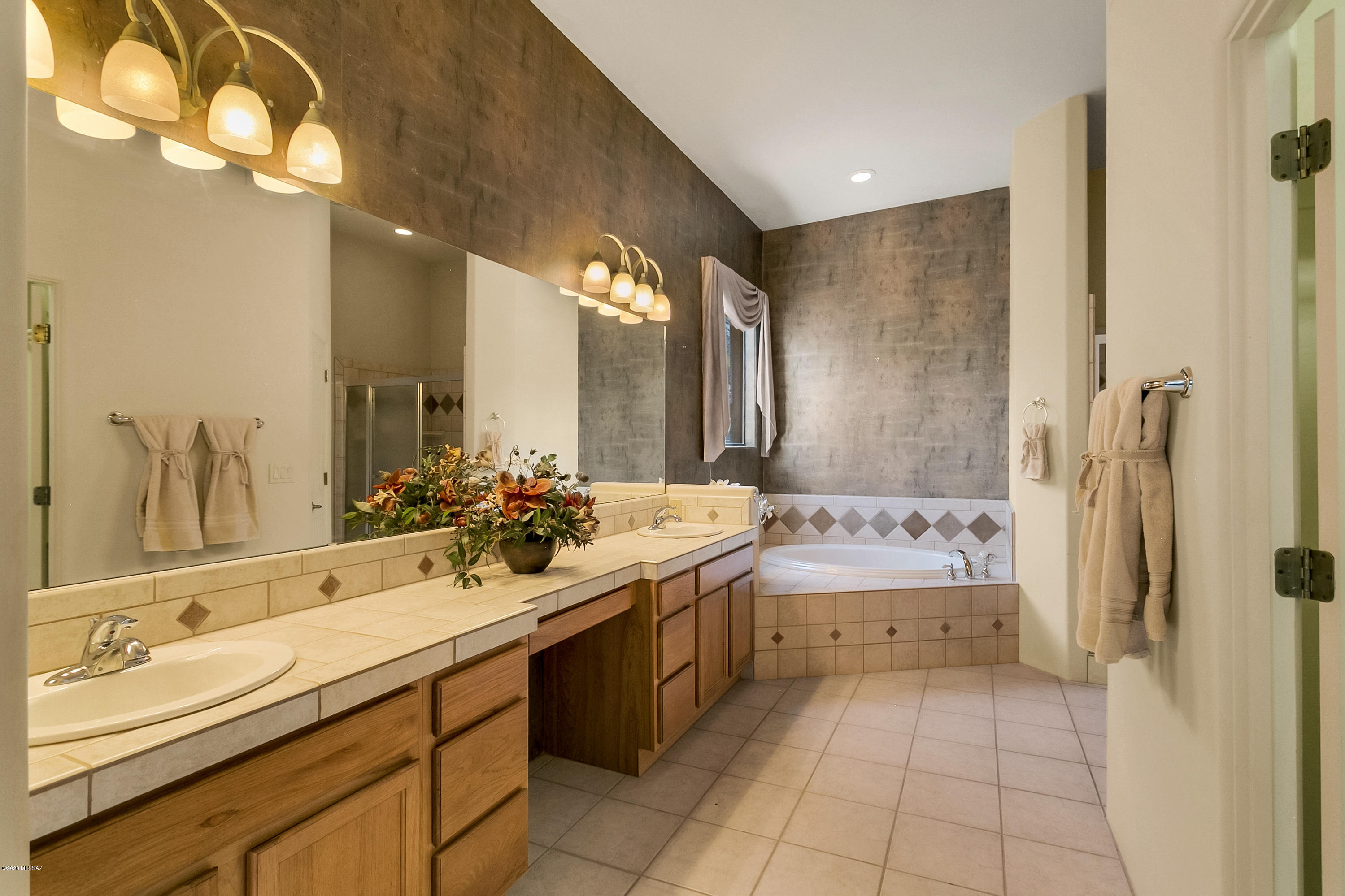 9801 North Ridge Shadow Place Tucson, AZ 85704 - Photo 15 of 24