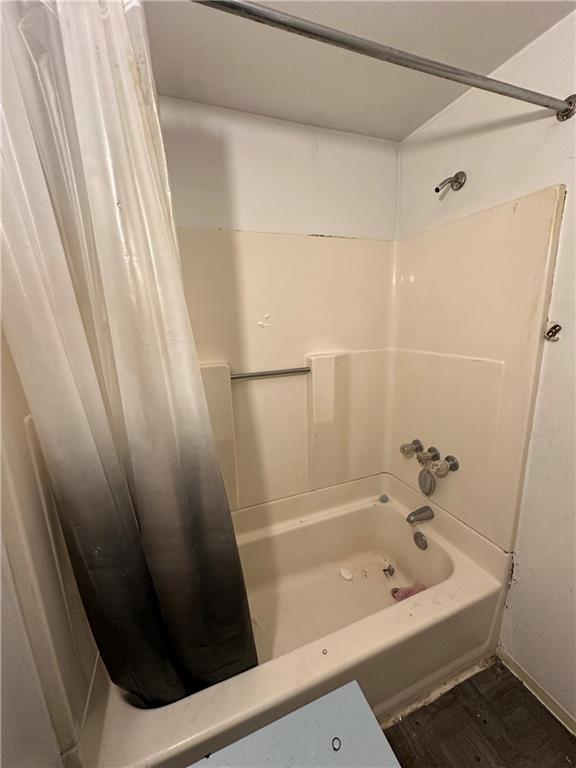 243 Pennsylvania Avenue Rochester, PA 15074 - Photo 11 of 18 a bathroom with a bathtub