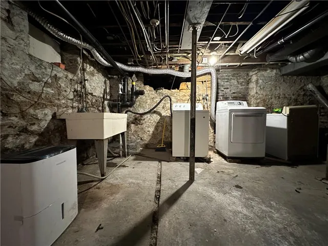 $149,000 | 243 Pennsylvania Avenue, Rochester, PA 15074