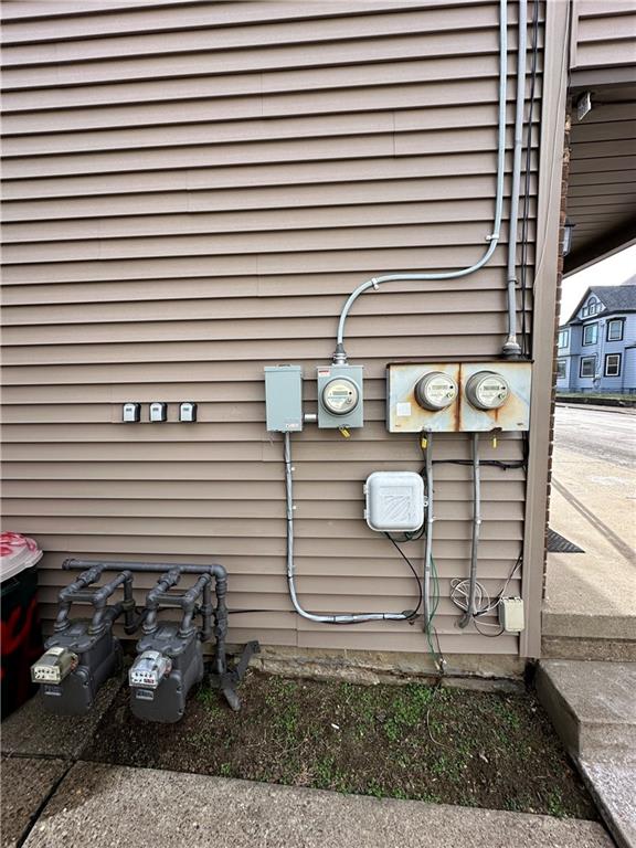 243 Pennsylvania Avenue Rochester, PA 15074 - Photo 8 of 18