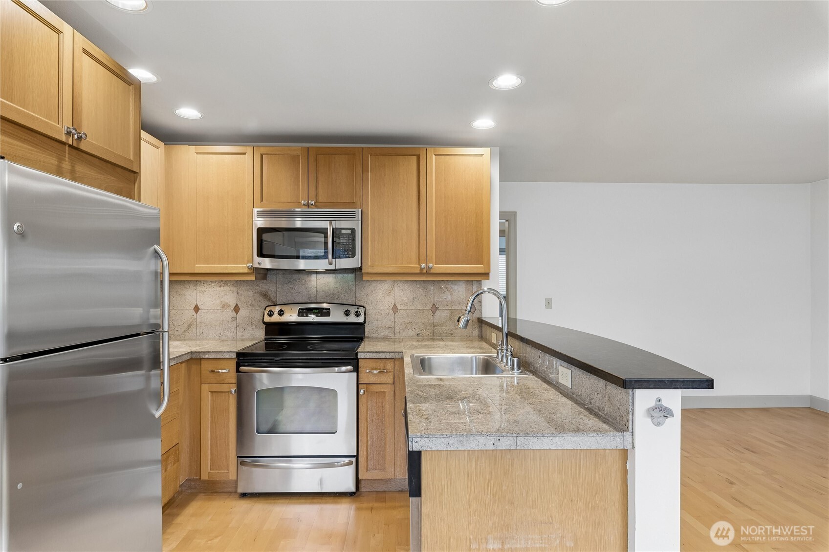 102 Galer Street, Unit 102 Seattle, WA 98109 - Photo 2 of 13