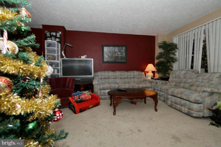 2237 Southorn Road Baltimore, MD 21220 - Photo 7 of 15 Living Room