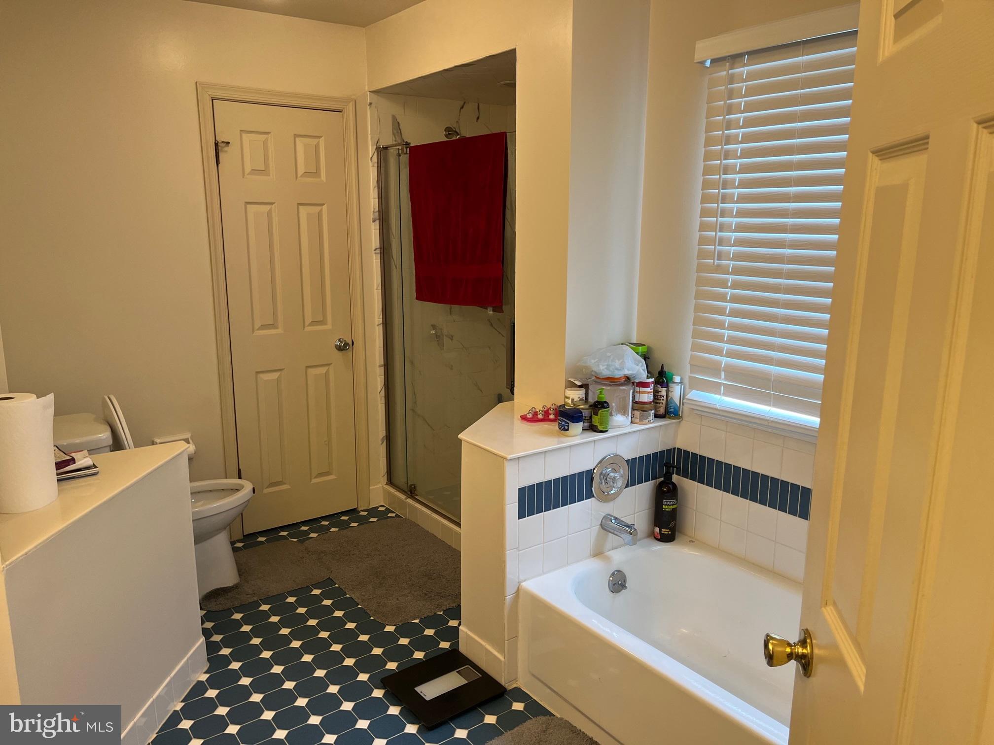93 Beacon Square Chesterbrook, PA 19087 - Photo 11 of 17 Master bedroom Bathroom