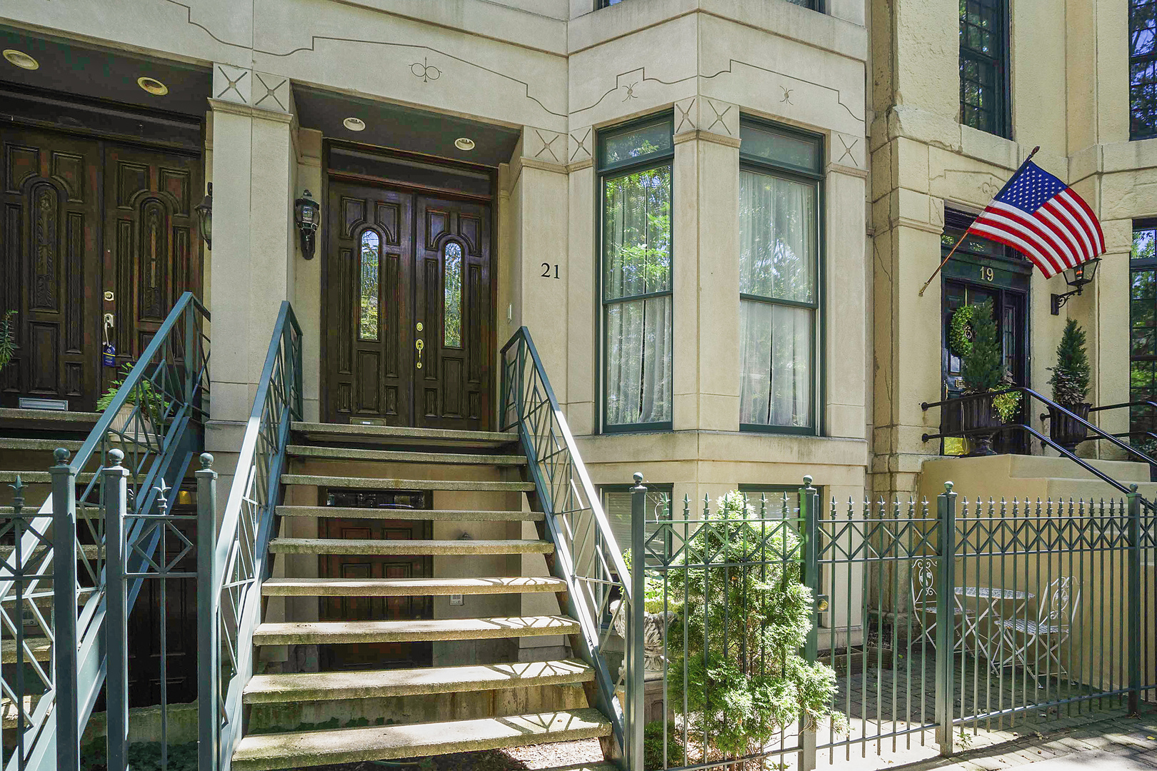 21 North Ada Street Chicago, IL 60607 - Photo 2 of 41