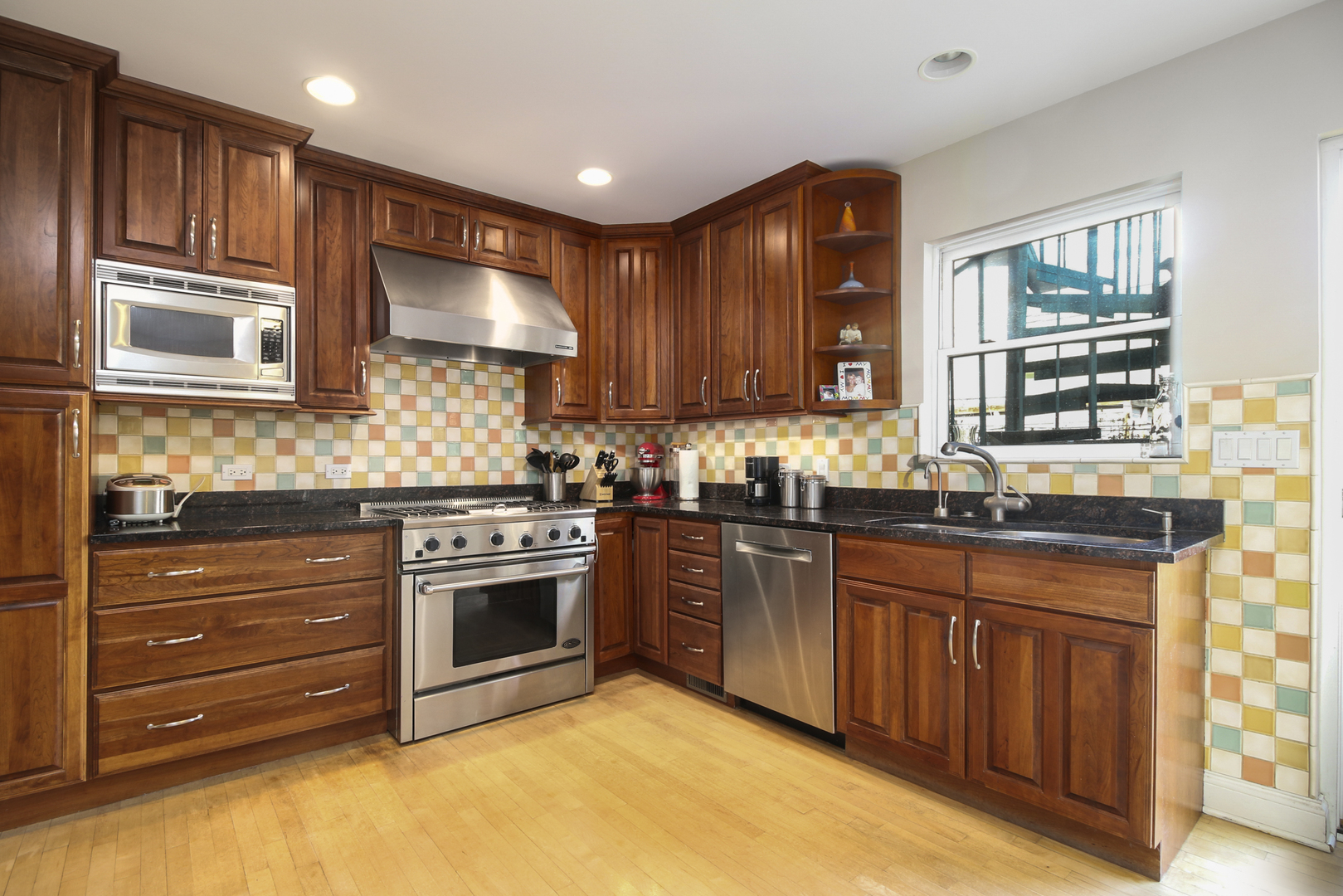 21 North Ada Street Chicago, IL 60607 - Photo 14 of 41