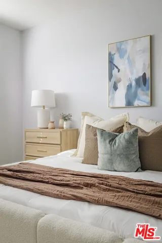 $729,000 | 4829 Whitsett Avenue, Unit 301, Valley Village, CA 91607