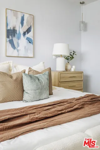 $729,000 | 4829 Whitsett Avenue, Unit 301, Valley Village, CA 91607