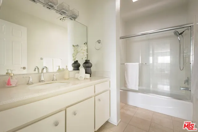 $729,000 | 4829 Whitsett Avenue, Unit 301, Valley Village, CA 91607