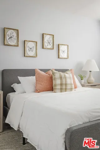 $729,000 | 4829 Whitsett Avenue, Unit 301, Valley Village, CA 91607