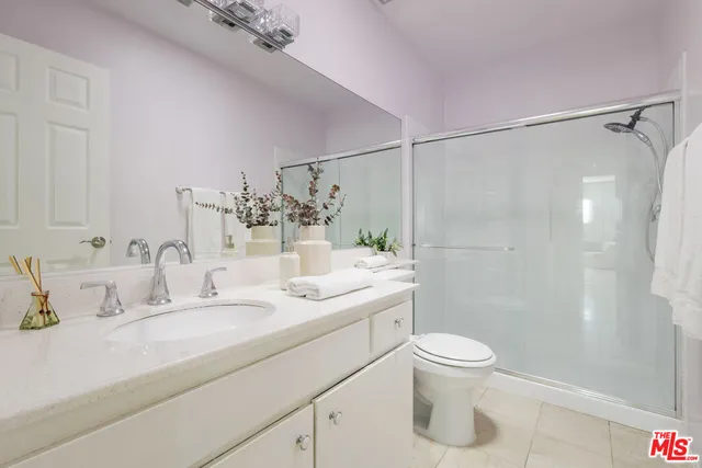 $729,000 | 4829 Whitsett Avenue, Unit 301, Valley Village, CA 91607