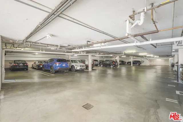 $729,000 | 4829 Whitsett Avenue, Unit 301, Valley Village, CA 91607