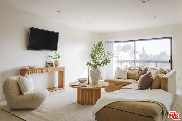 $729,000 | 4829 Whitsett Avenue, Unit 301, Valley Village, CA 91607