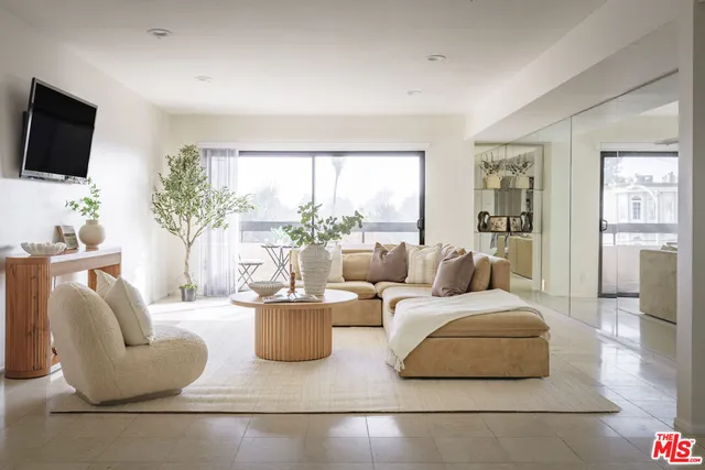 $729,000 | 4829 Whitsett Avenue, Unit 301, Valley Village, CA 91607