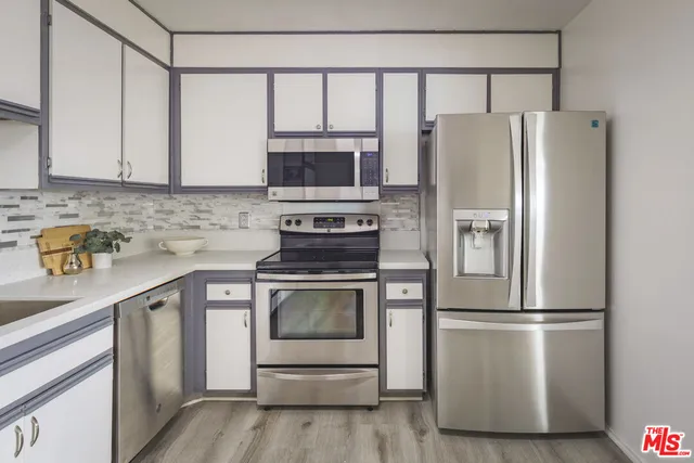 $729,000 | 4829 Whitsett Avenue, Unit 301, Valley Village, CA 91607