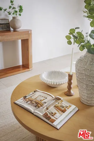 $729,000 | 4829 Whitsett Avenue, Unit 301, Valley Village, CA 91607