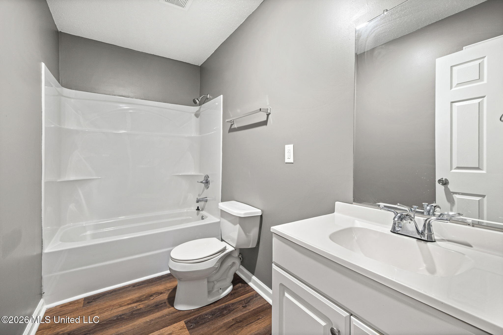 1211 Scott Avenue Lambert, MS 38643 - Photo 19 of 28 Hall Bathroom