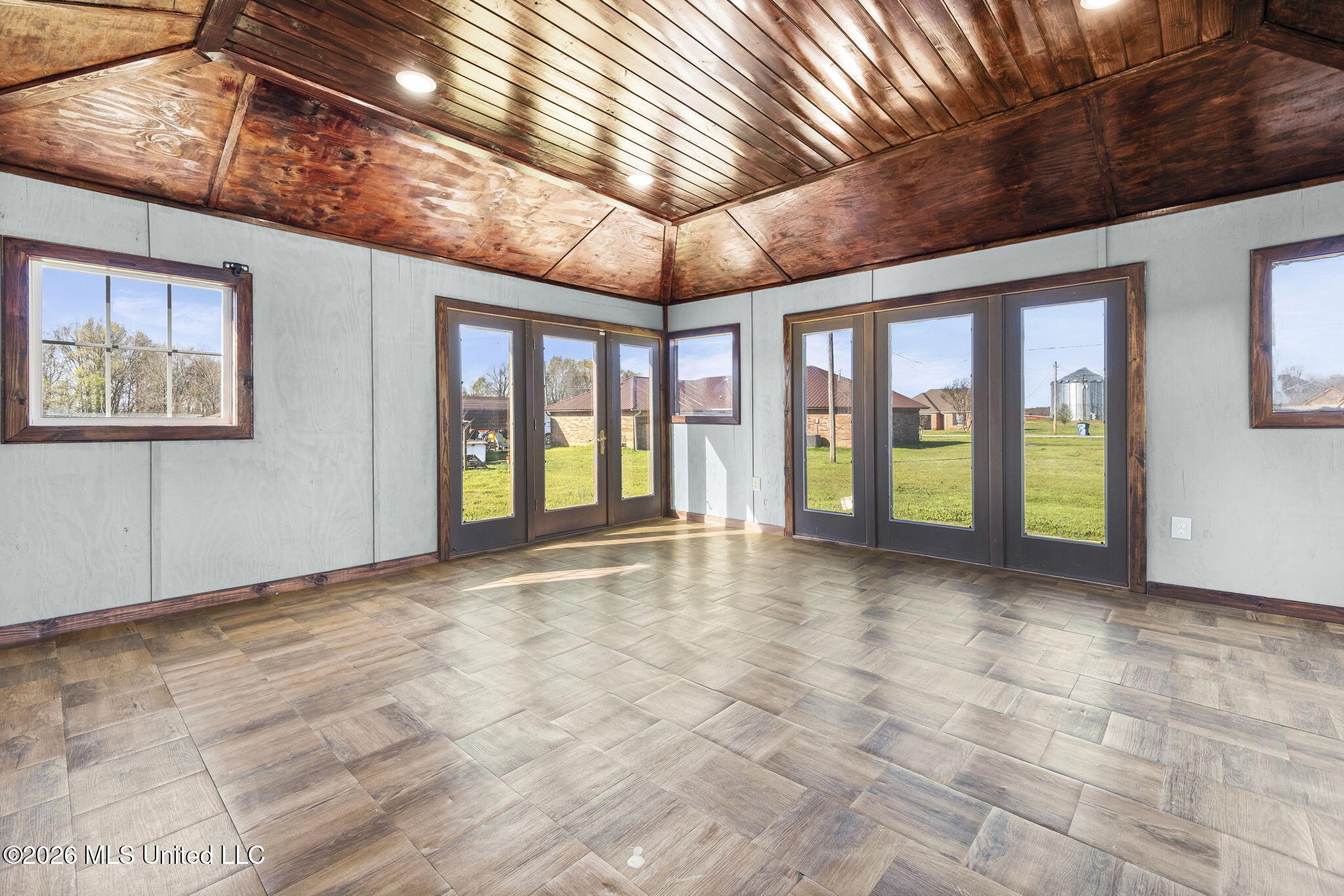 1211 Scott Avenue Lambert, MS 38643 - Photo 24 of 28 Sunroom