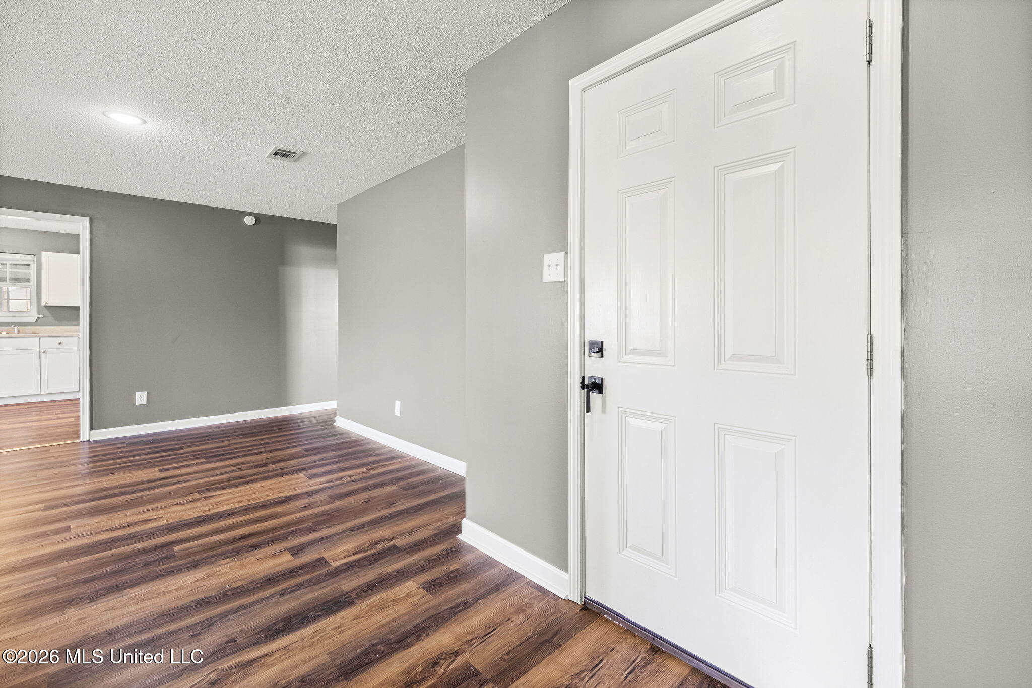 1211 Scott Avenue Lambert, MS 38643 - Photo 7 of 28 Foyer