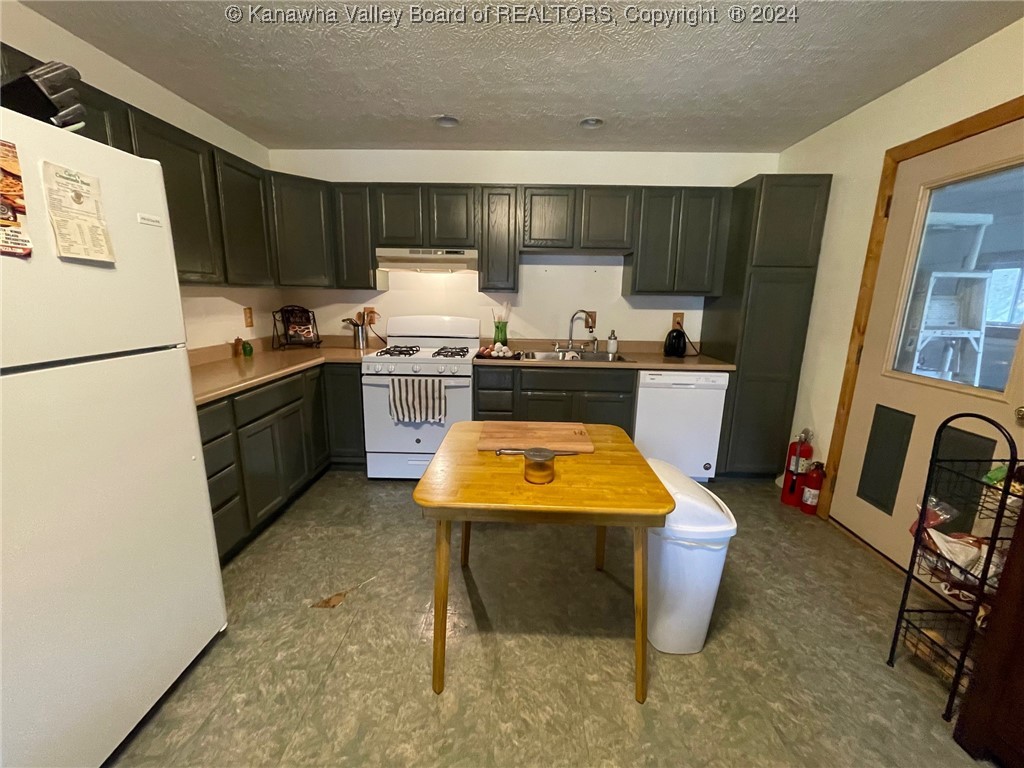3909 Leatherwood Road Bickmore, WV 25019 - Photo 6 of 32 Gallery Image 6