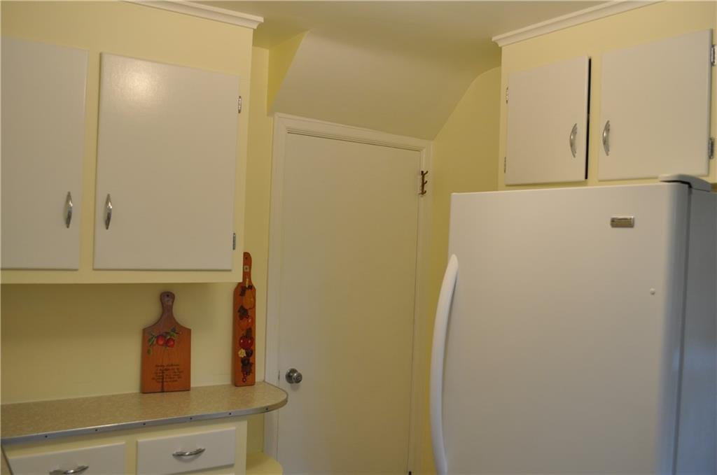 224 Johnston Road Pittsburgh, PA 15235 - Photo 10 of 23 The newer refrigerator will remain.