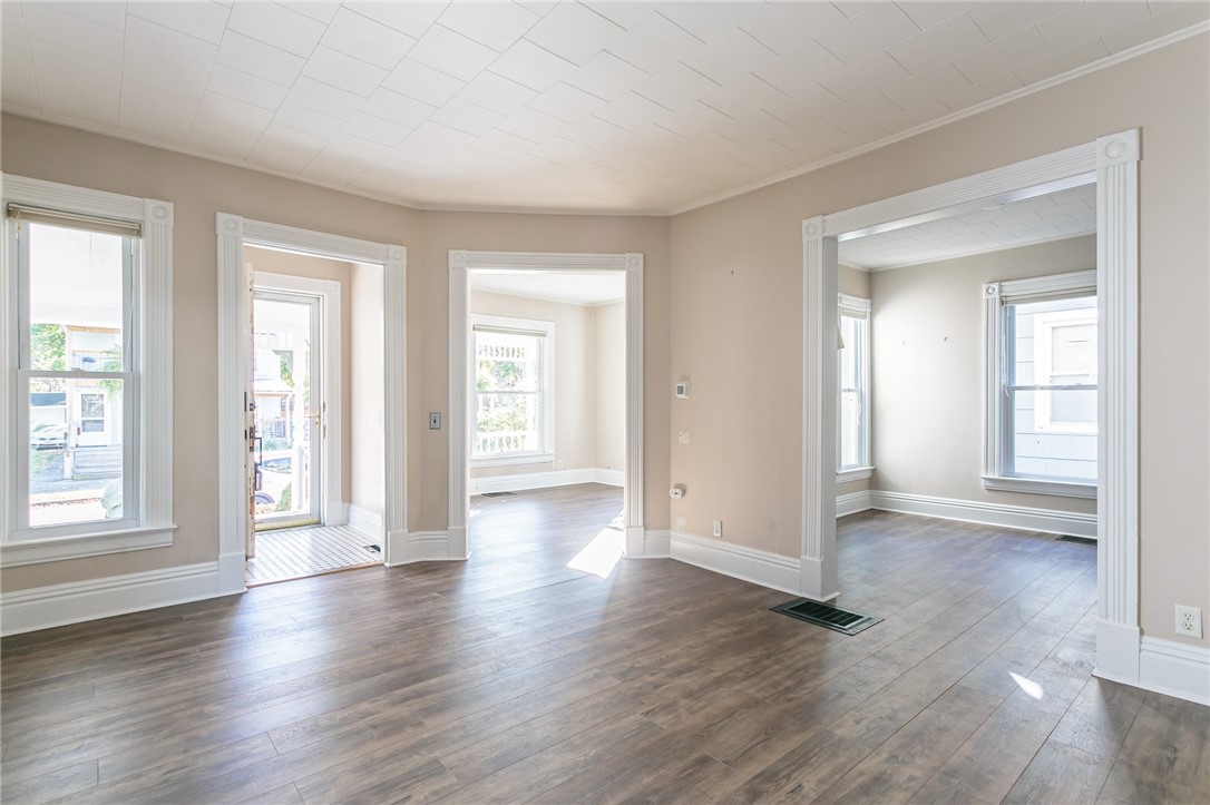 716 Linden Street Rochester, NY 14620 - Photo 4 of 34