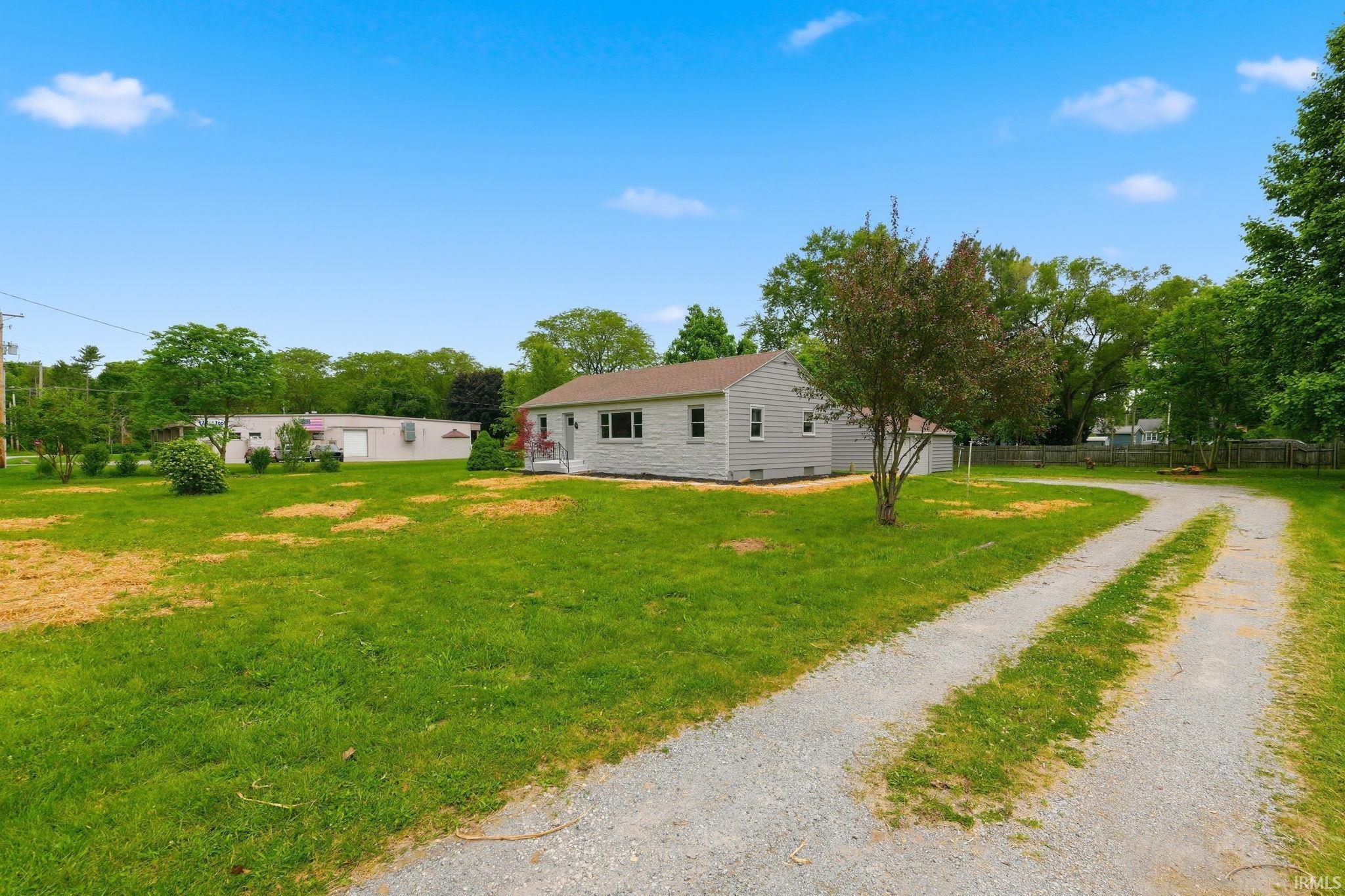 215 Hartzell Road New Haven, IN 46774 - Photo 3 of 24