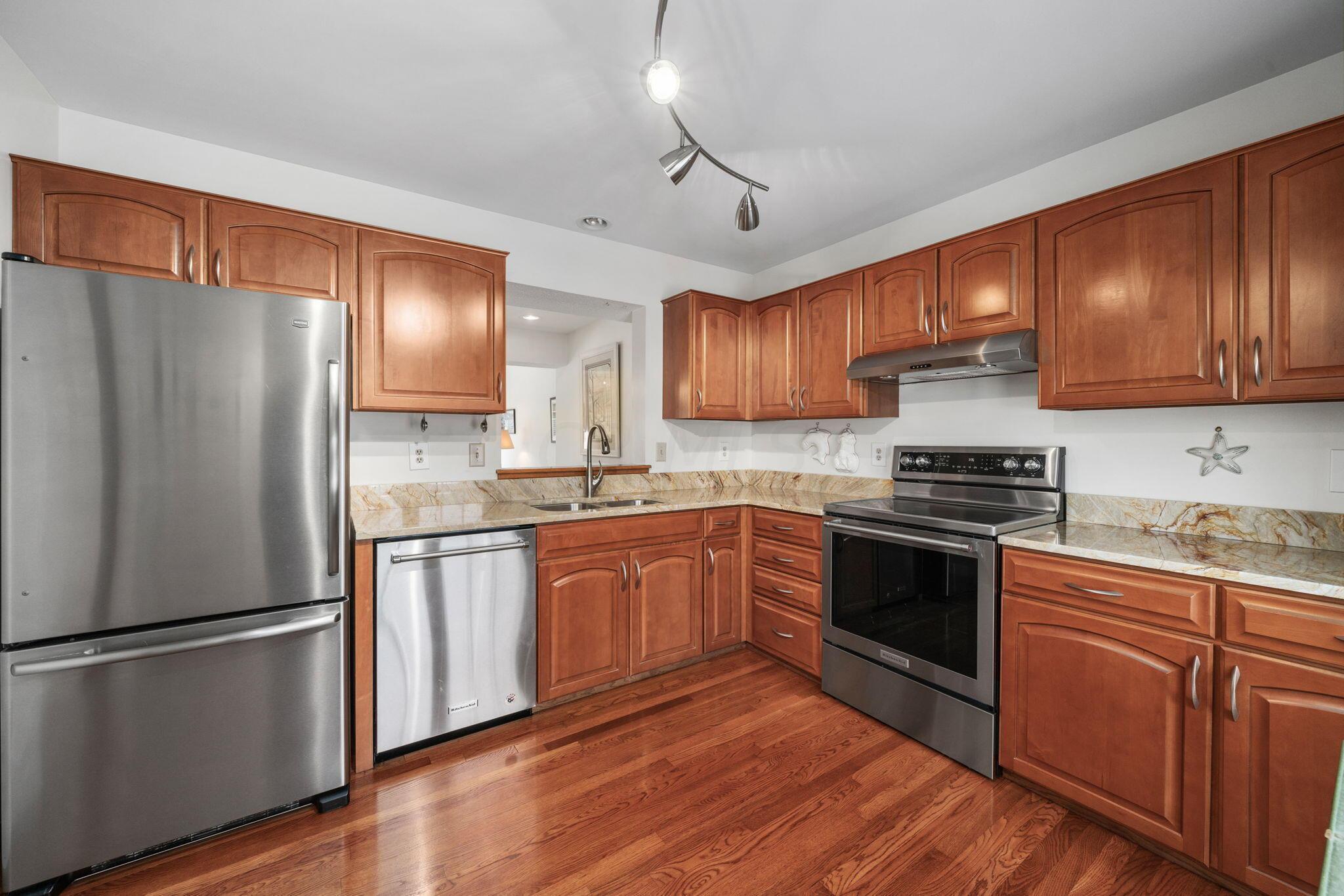 2159 Sandston Road Columbus, OH 43220 - Photo 3 of 38 Kitchen