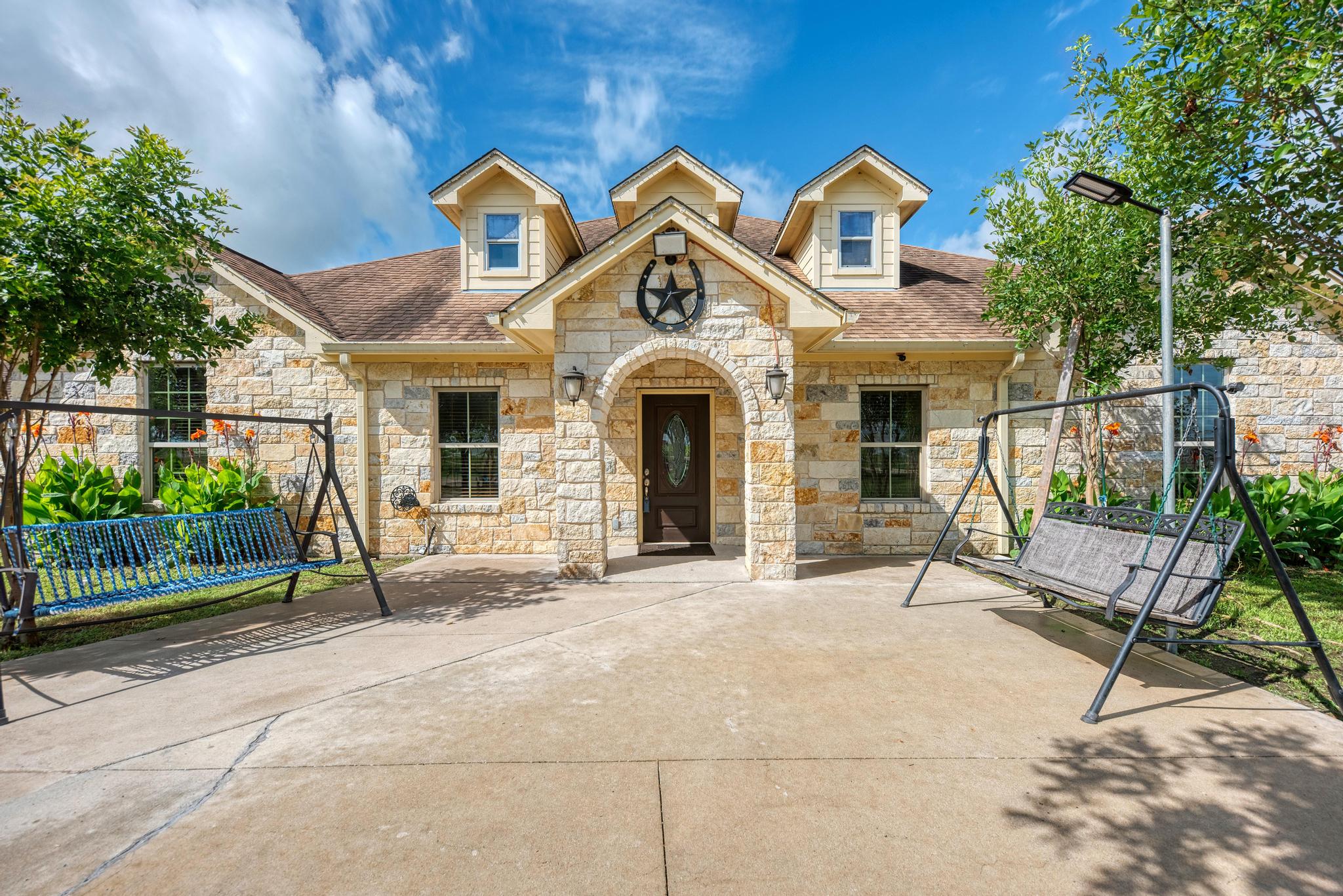 15611 Giese Lane Elgin, TX 78621 - Photo 9 of 40