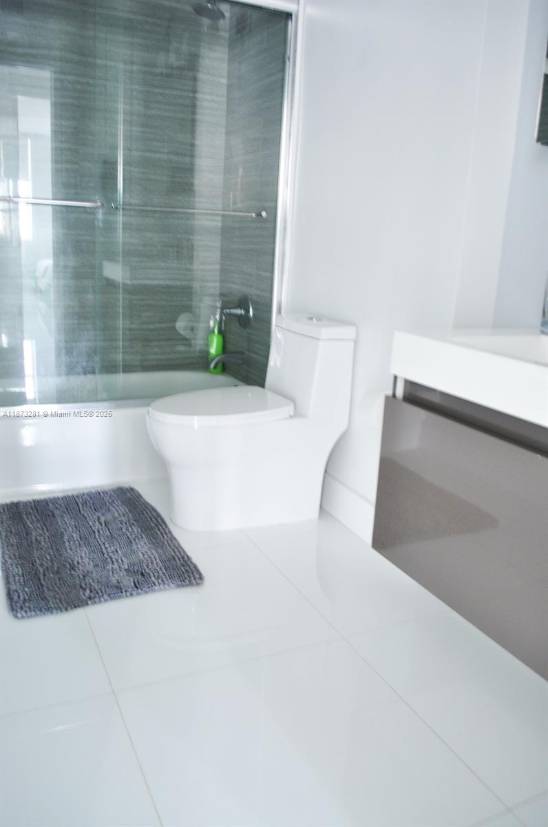 100 Lincoln Road, Unit 1504 Miami Beach, FL 33139 - Photo 10 of 12 a bathroom with a granite countertop bathtub shower