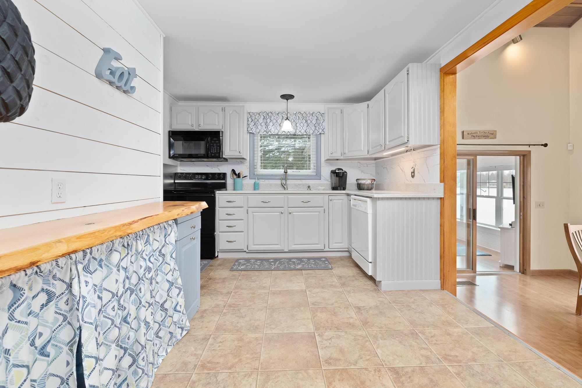 3322 Highway 2 Danville, VT 05873 - Photo 4 of 38