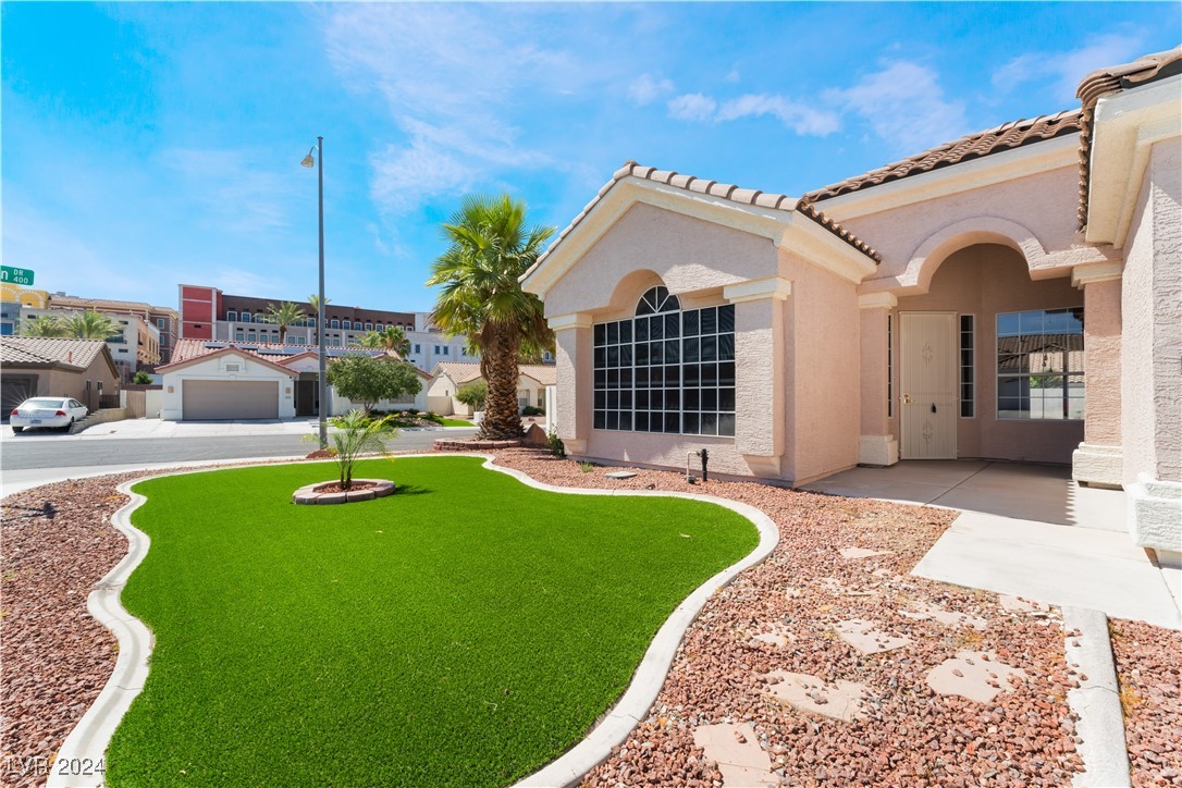 8644 Highland View Las Vegas, NV 89145 - Photo 2 of 41