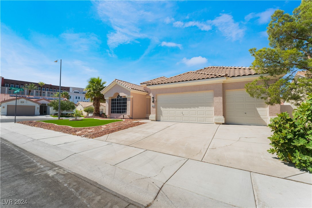 8644 Highland View Las Vegas, NV 89145 - Photo 3 of 41