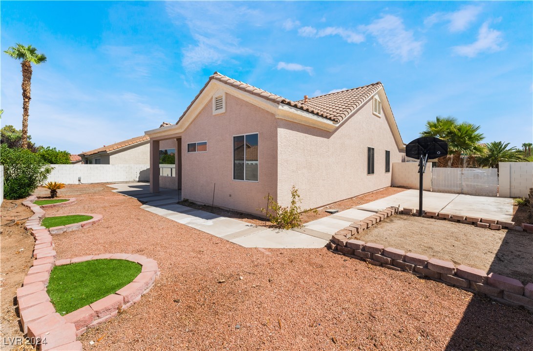 8644 Highland View Las Vegas, NV 89145 - Photo 39 of 41