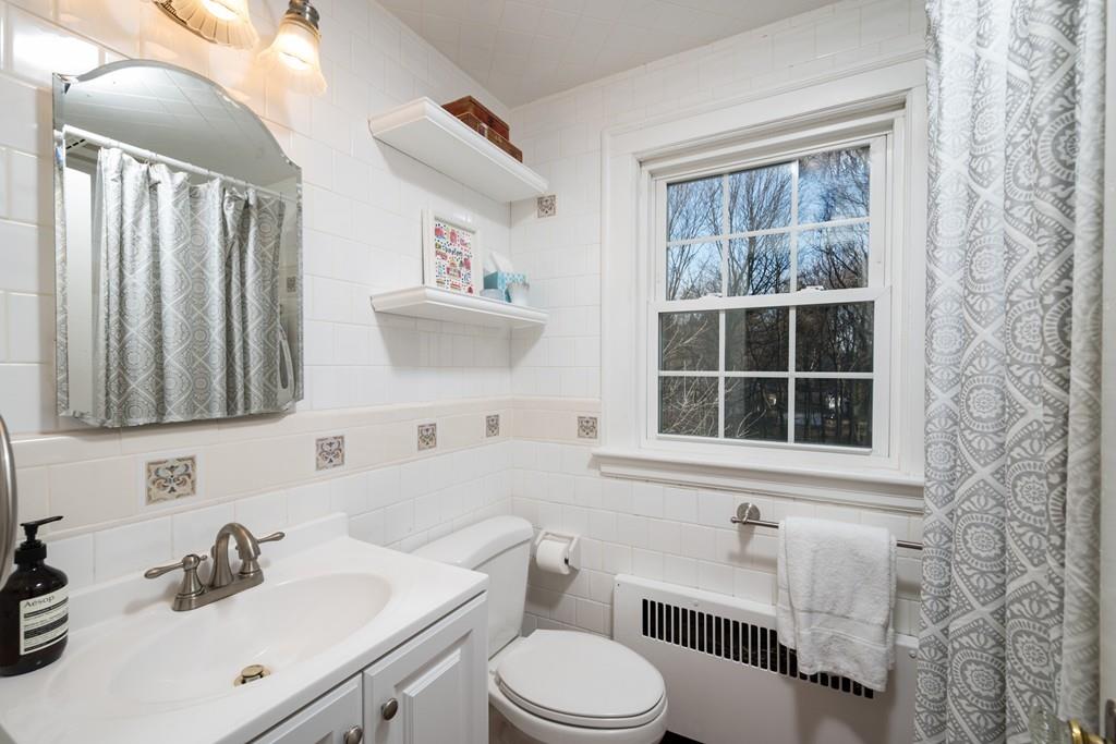 26 Buckingham Road Milton, MA 02186 - Photo 23 of 33
