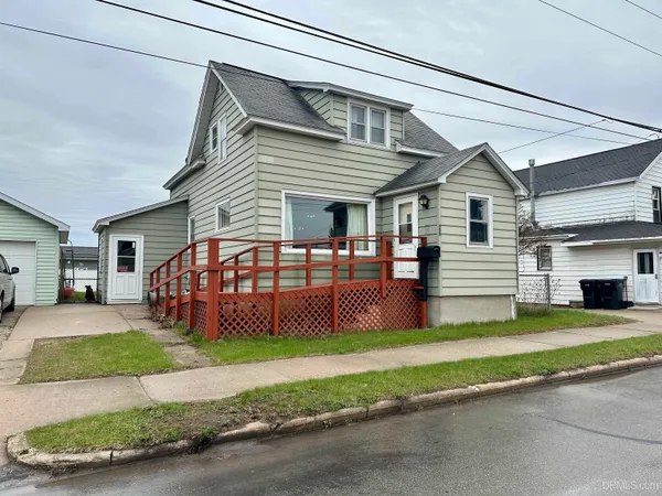 $124,900 | 555 North 8th Street, Gladstone, MI 49837