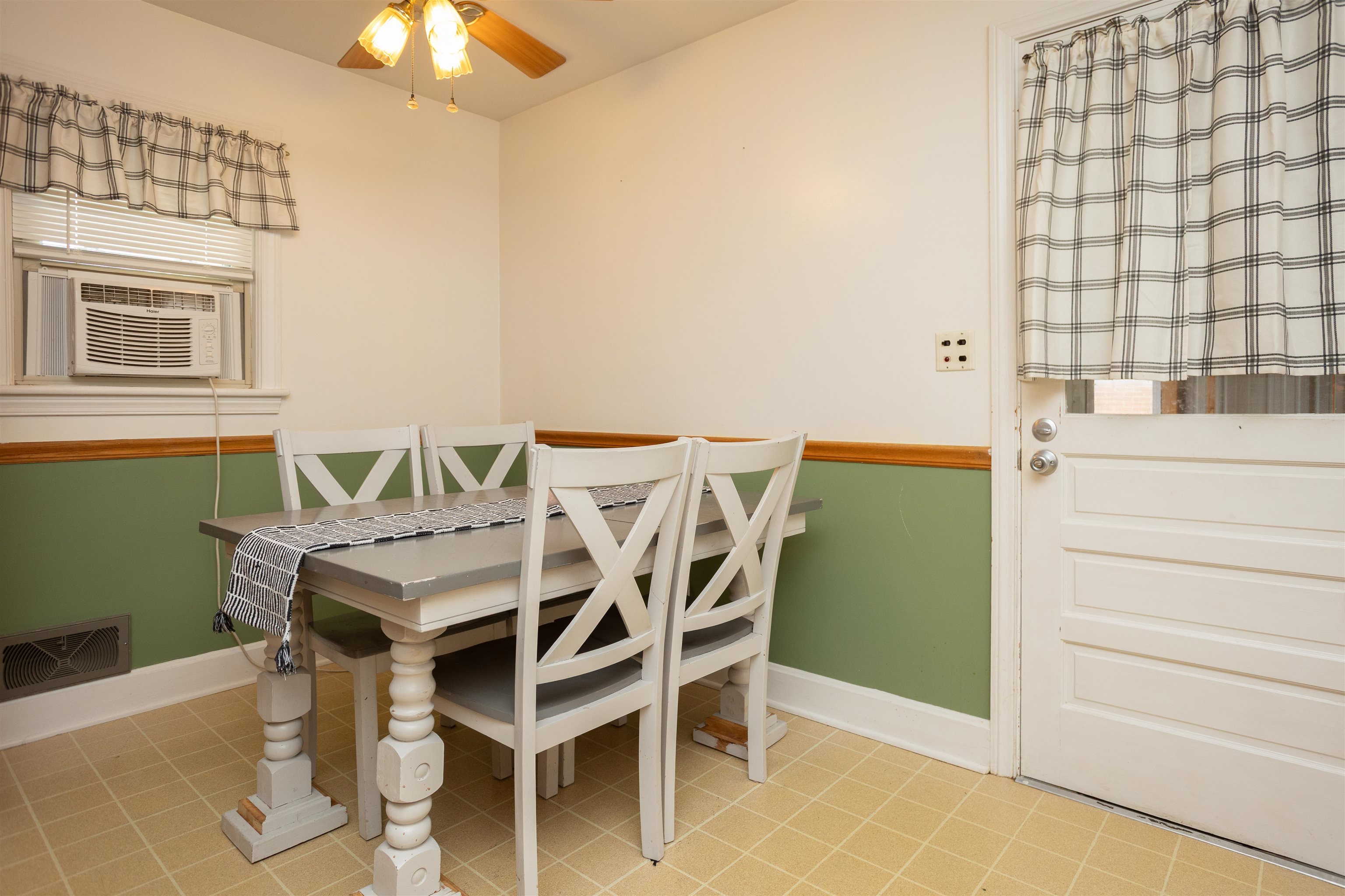 211 George Street Staunton, VA 24401 - Photo 8 of 37 a table and chairs in a room