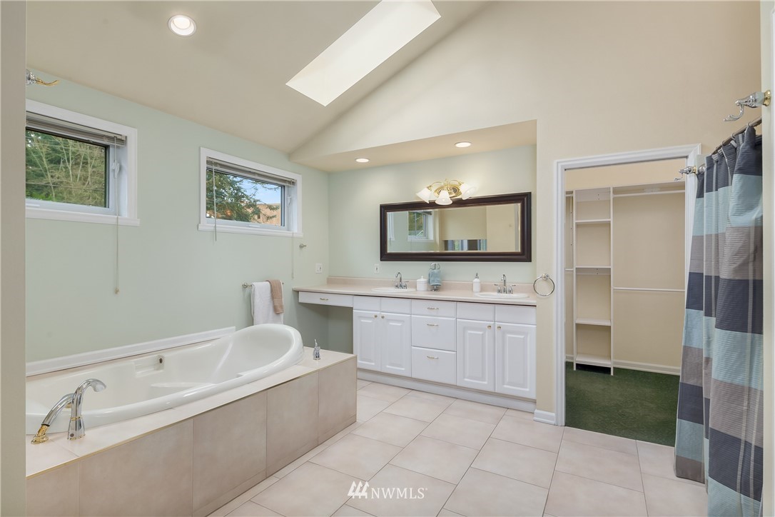 411 Windsor Way Northeast Renton, WA 98056 - Photo 13 of 24