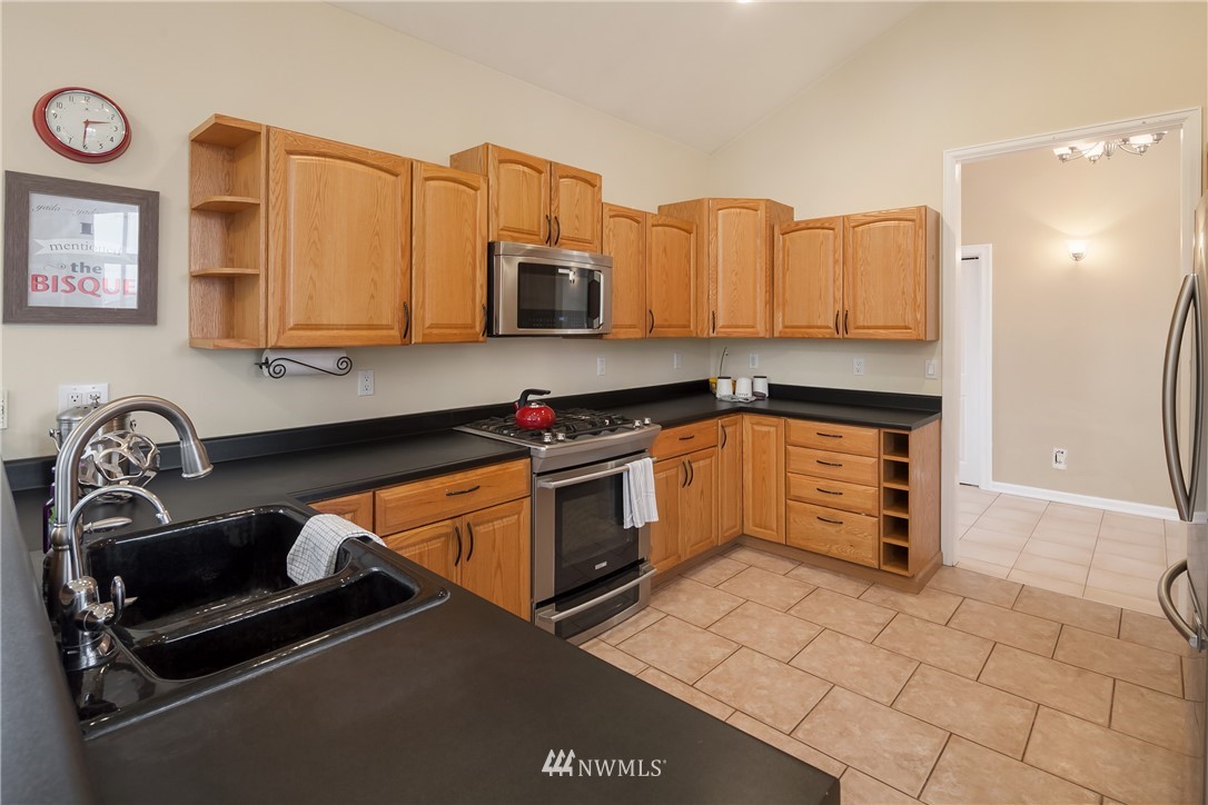 411 Windsor Way Northeast Renton, WA 98056 - Photo 4 of 24