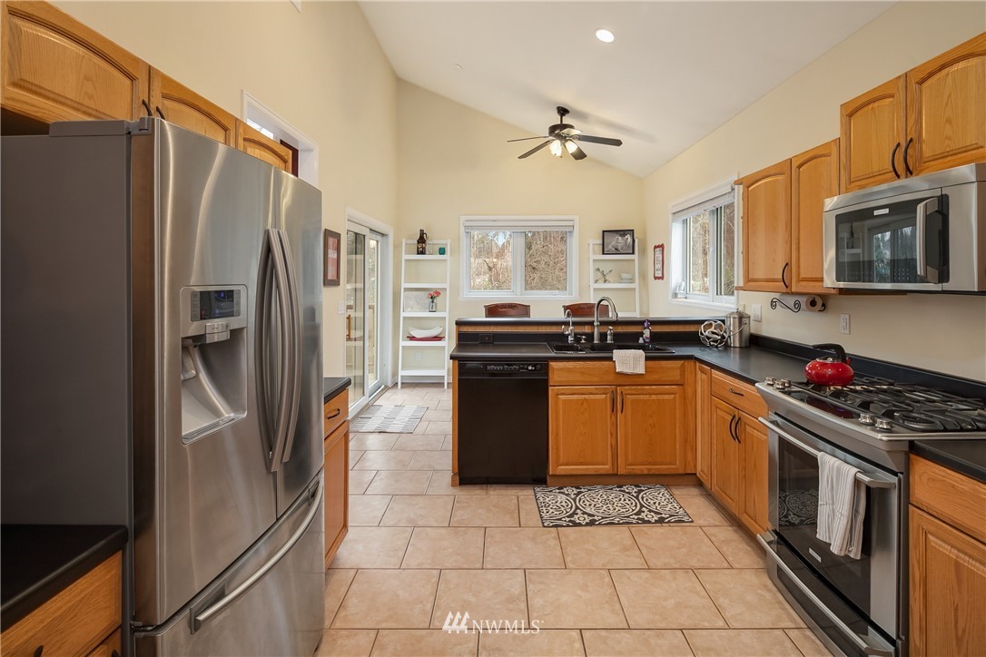411 Windsor Way Northeast Renton, WA 98056 - Photo 5 of 24