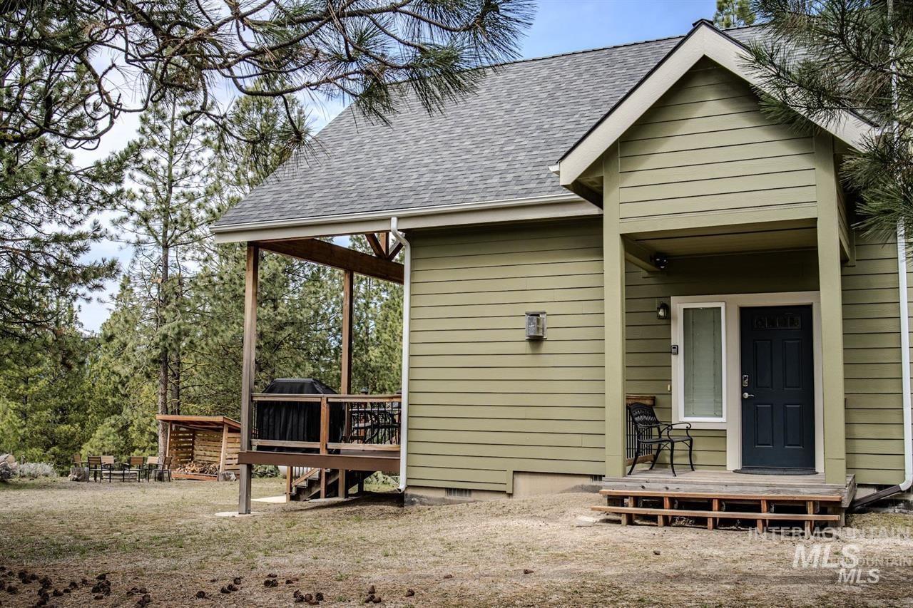 21 Melonie Loop Cascade, ID 83611 - Photo 5 of 27 Exterior featuring horizontal siding, a covered entry porch, and an elevated wooden deck with a covered portion