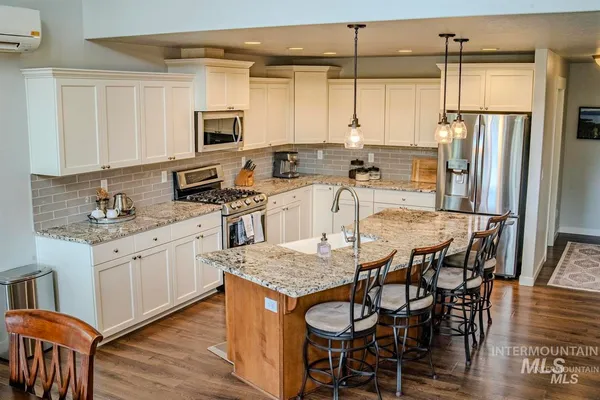 $714,000 | 21 Melonie Loop, Cascade, ID 83611