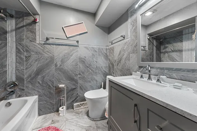 $301,000 | 801 East 168th Street, South Holland, IL 60473