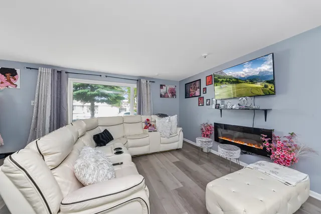 $301,000 | 801 East 168th Street, South Holland, IL 60473