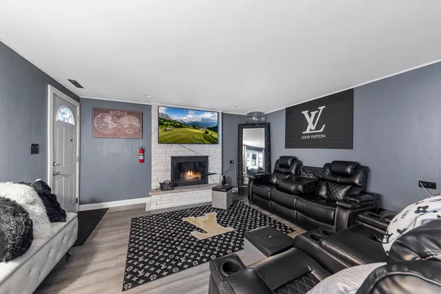 $301,000 | 801 East 168th Street, South Holland, IL 60473