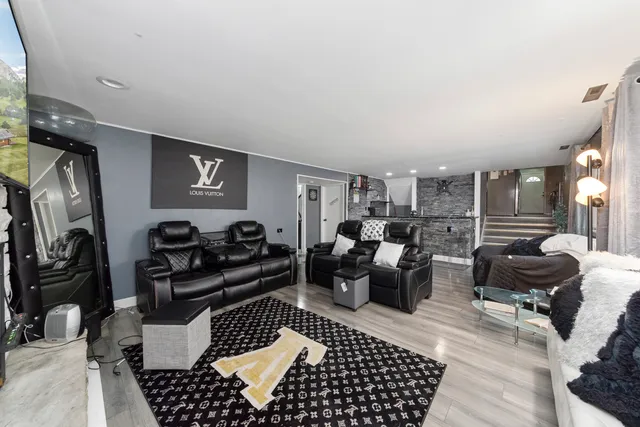 $301,000 | 801 East 168th Street, South Holland, IL 60473