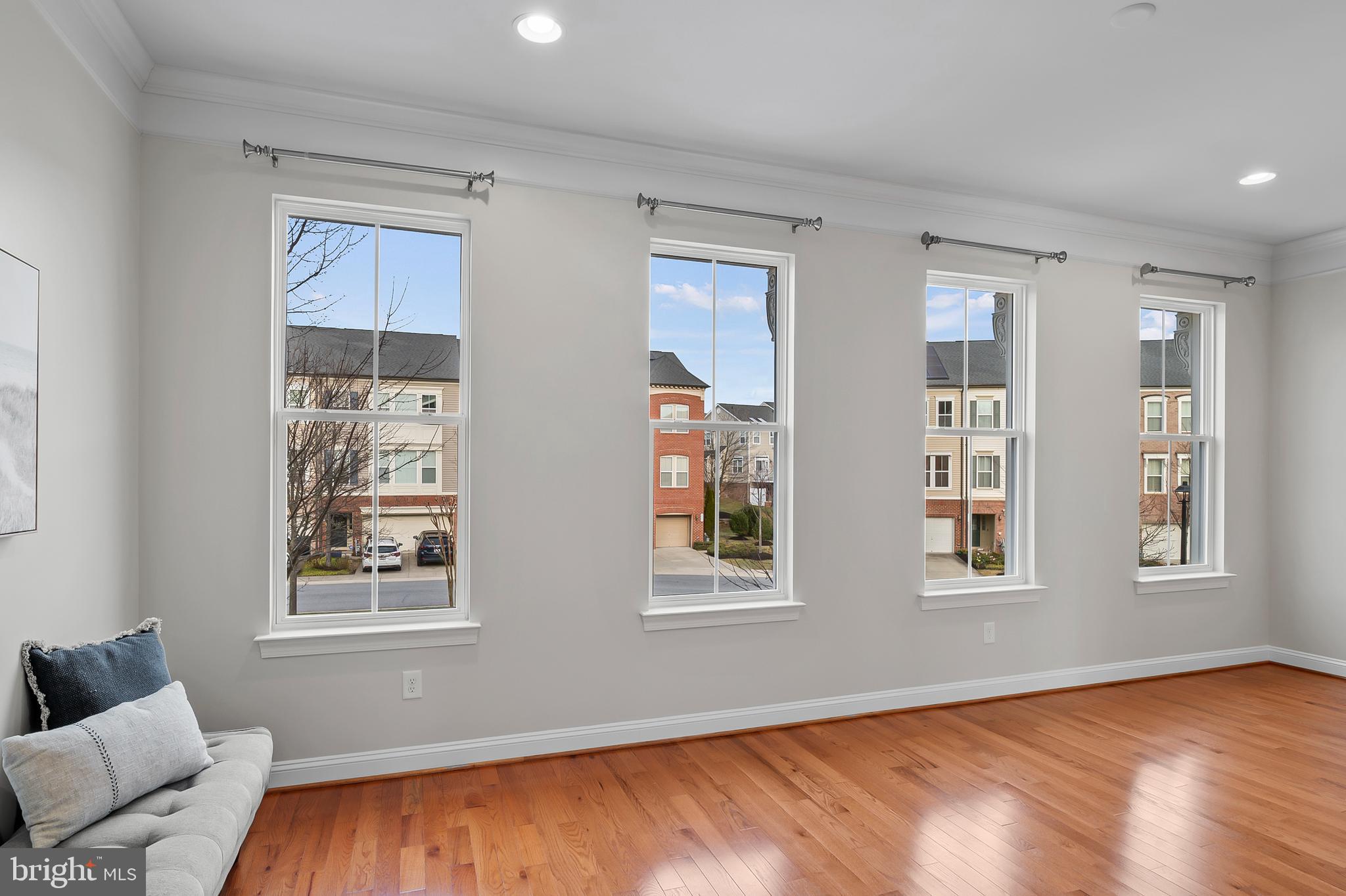 9847 Garden Ranges Laurel, MD 20723 - Photo 12 of 46 Living Room